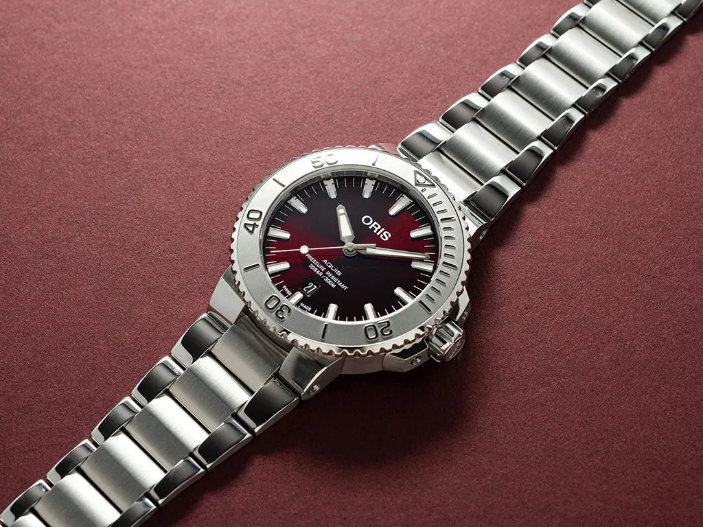 Aquis Date Relief Cherry - 43.5mm - Ref. 01 733 7730 4158-07 8 24 05PEB